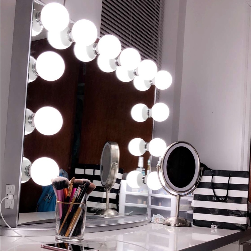 Impression Vanity Mirror Gem